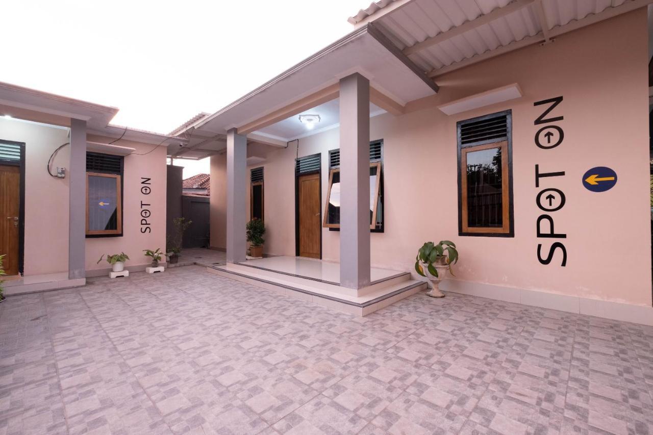 Spot On 1784 Tnc Residence Syariah Mataram Exterior foto