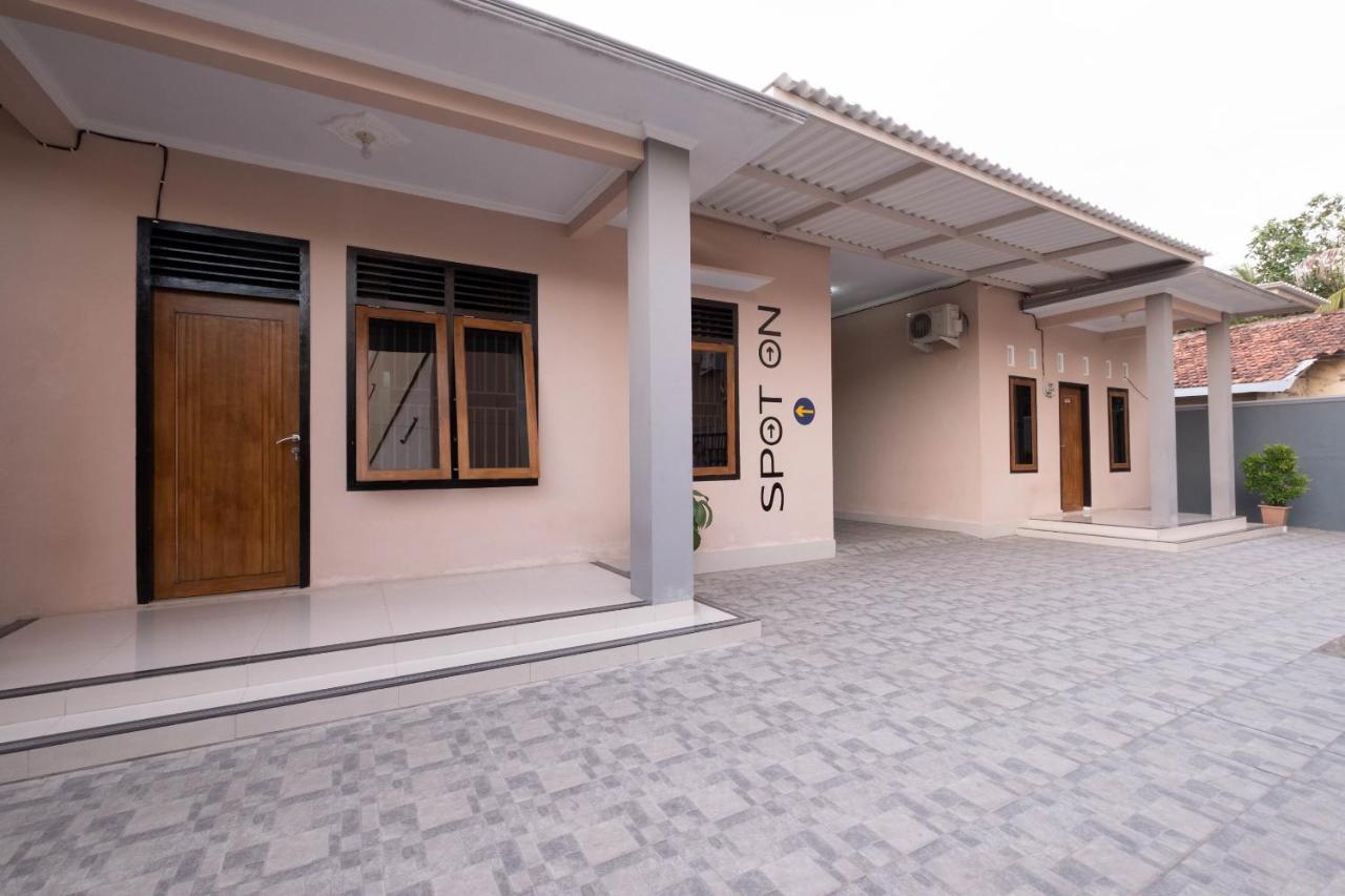 Spot On 1784 Tnc Residence Syariah Mataram Exterior foto